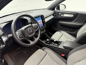 Vehicle image VOLVO XC40 2.0 B3 MH Plus Dark