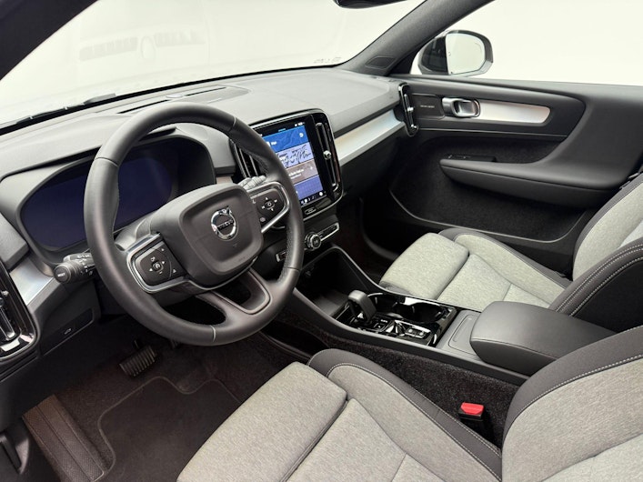 Vehicle image VOLVO XC40