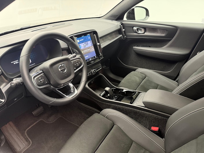 Vehicle image VOLVO C40