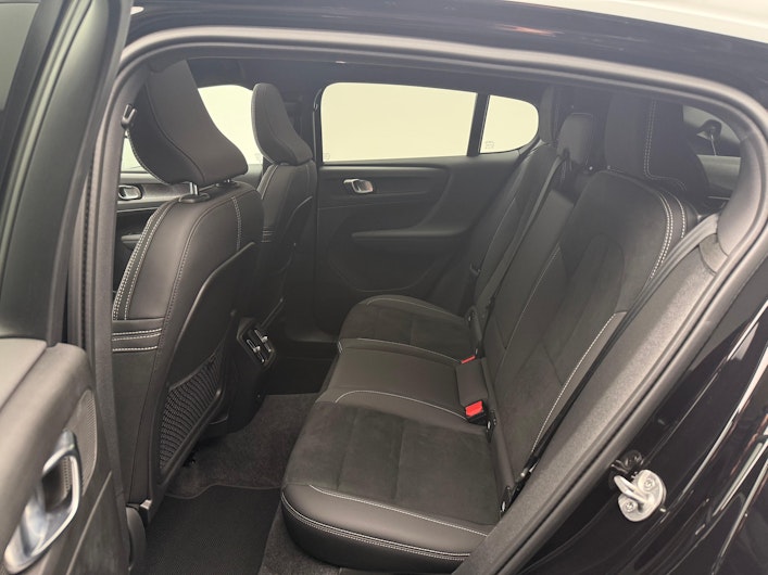 Vehicle image VOLVO C40