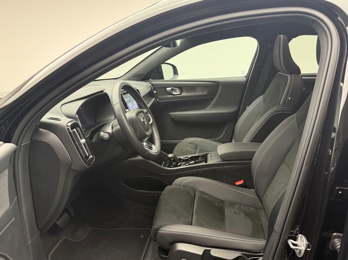 Vehicle image VOLVO C40