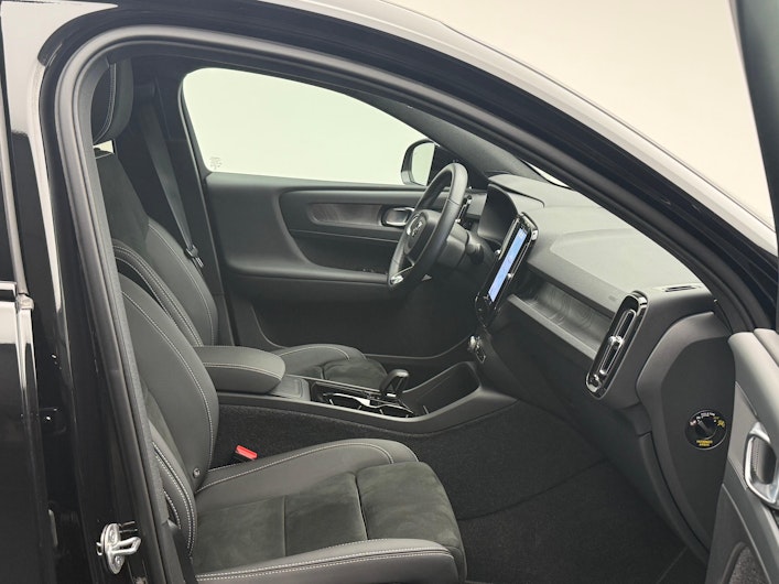 Vehicle image VOLVO C40