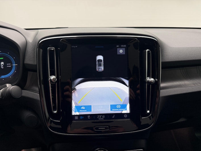 Vehicle image VOLVO C40