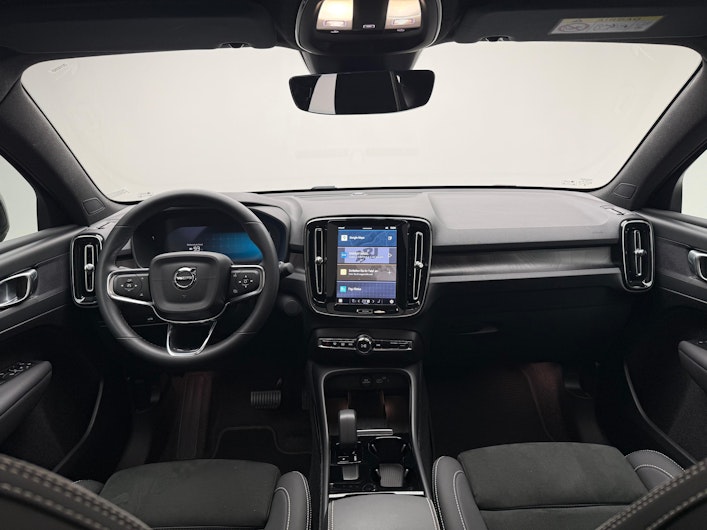 Vehicle image VOLVO C40