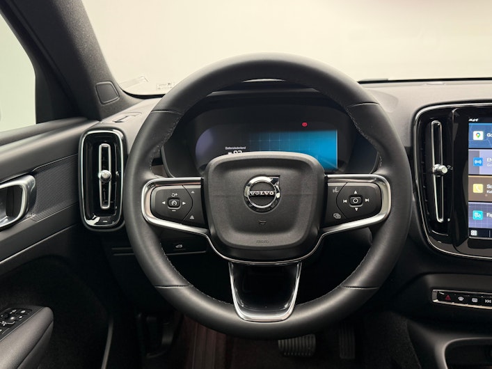 Vehicle image VOLVO C40