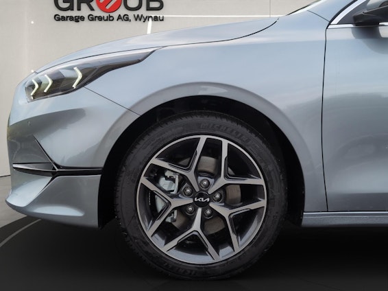 Vehicle image 17 Vehicle image 17