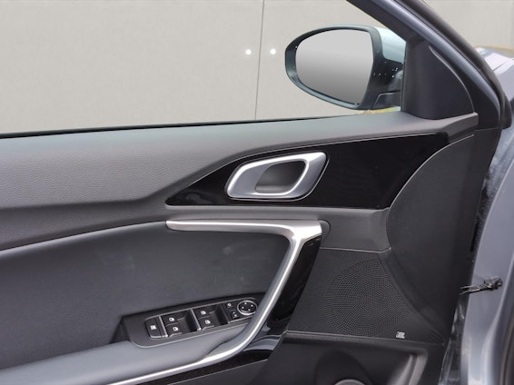 Vehicle image 17 Vehicle image 17