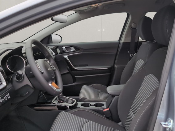 Vehicle image 8 Vehicle image 8