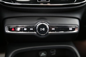 Vehicle image VOLVO XC40 1.5 T5 PiH R-Design