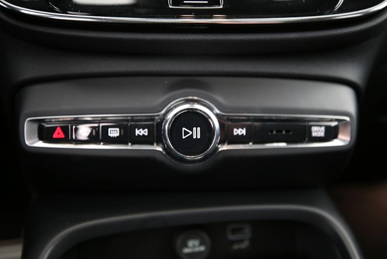 Vehicle image VOLVO XC40