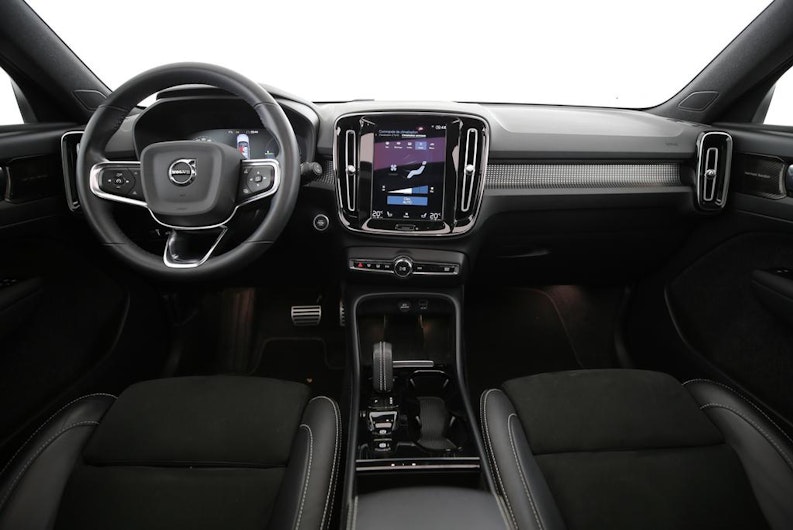 Vehicle image VOLVO XC40