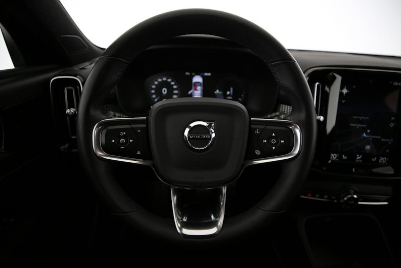 Vehicle image VOLVO XC40