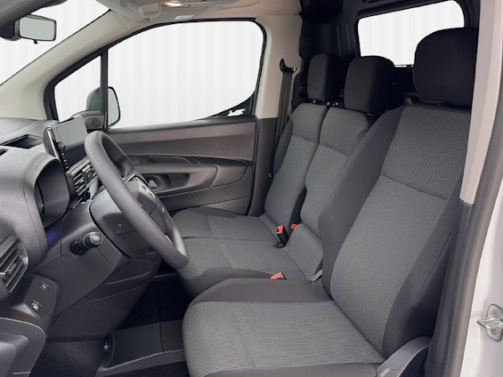 Vehicle image 5 Vehicle image 5