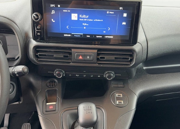 Vehicle image 14 Vehicle image 14