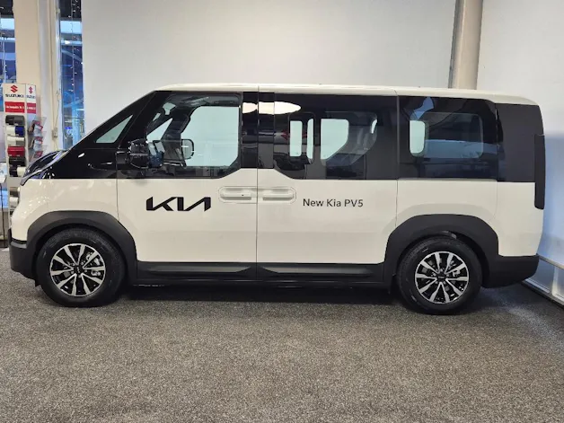 Kia PV5 Passenger 71.2 kWh Plus
