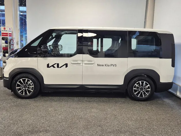 Kia PV5 Passenger 71.2 kWh Plus