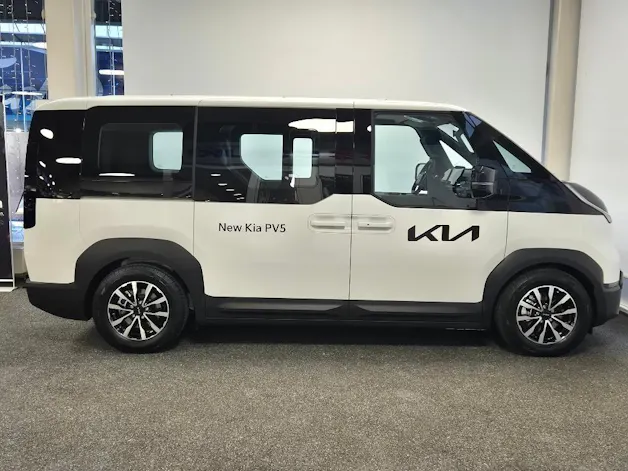 Kia PV5 Passenger 71.2 kWh Plus
