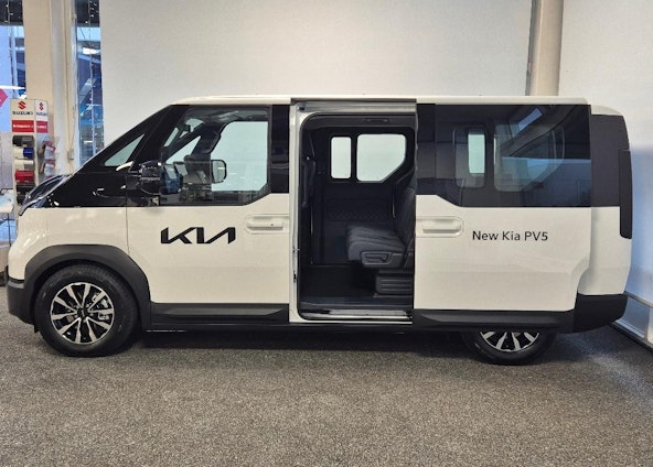 Vehicle image 3 Vehicle image 3