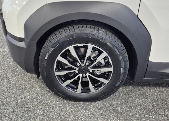 Vehicle image 15 Vehicle image 15