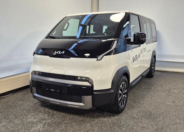 First vehicle image First vehicle image