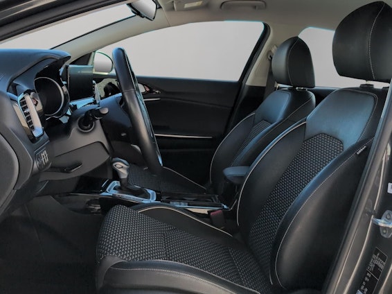 Vehicle image 26 Vehicle image 26