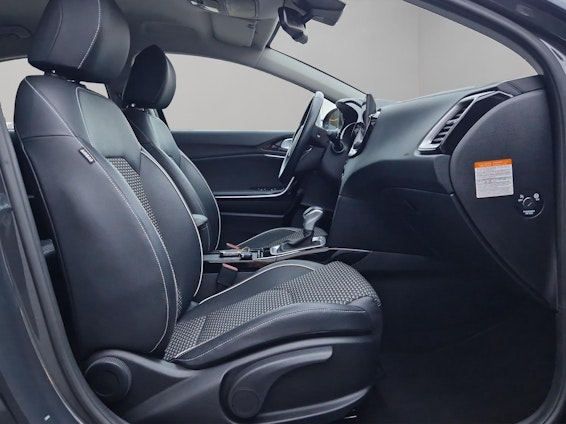 Vehicle image 9 Vehicle image 9