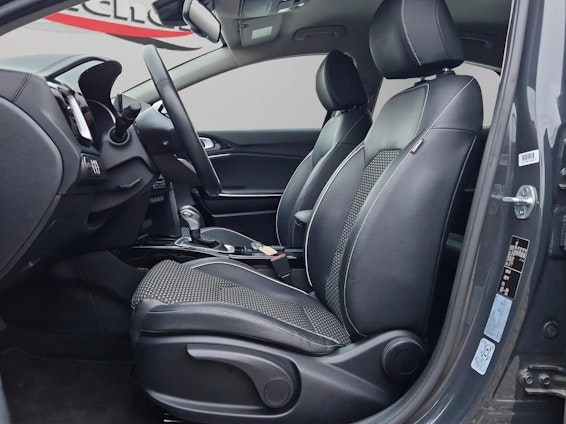 Vehicle image 8 Vehicle image 8