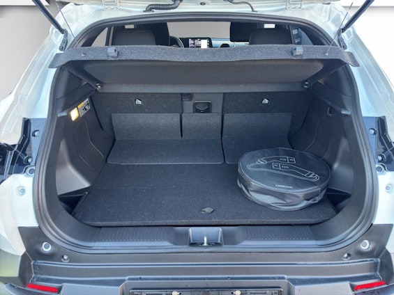 Vehicle image 17 Vehicle image 17