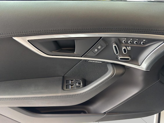 Vehicle image 9 Vehicle image 9