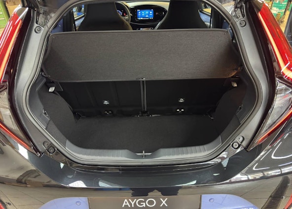 Vehicle image 9 Vehicle image 9