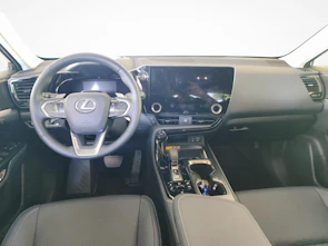 immagine del veicolo LEXUS NX 450h+ Excellence
