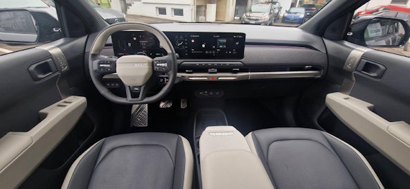 Vehicle image 4 Vehicle image 4