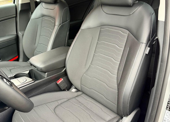 Vehicle image 6 Vehicle image 6