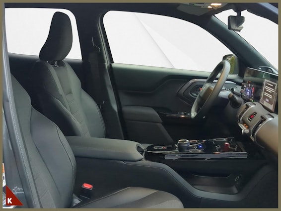 Vehicle image 17 Vehicle image 17