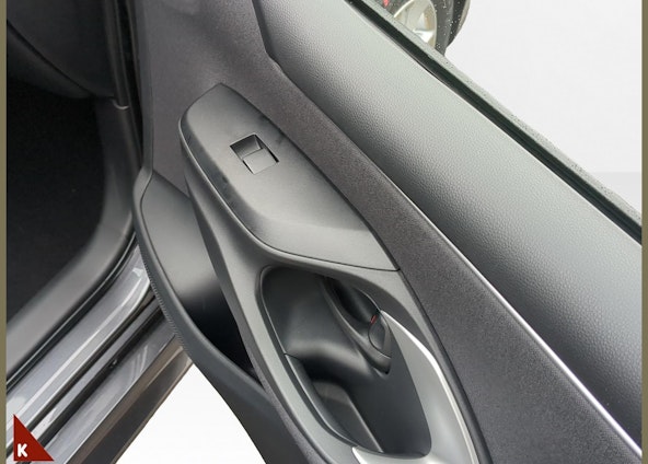 Vehicle image 16 Vehicle image 16