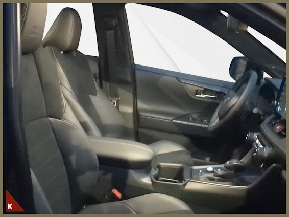 Vehicle image 17 Vehicle image 17