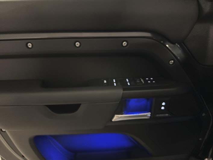 Vehicle image LAND ROVER DEFENDER