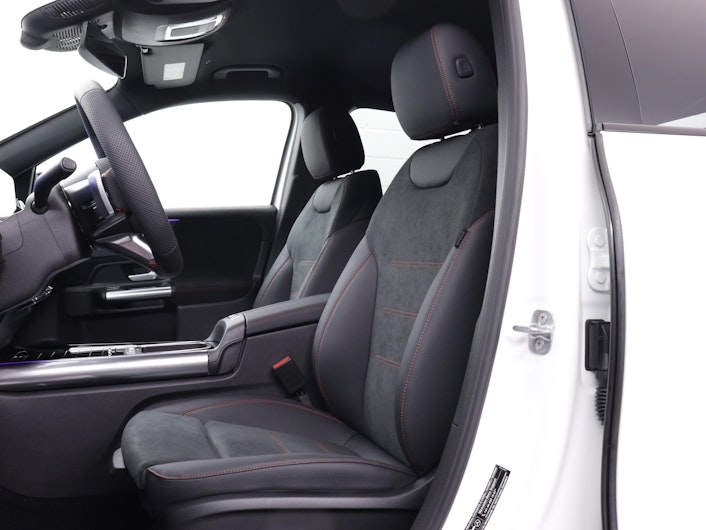 Vehicle image MERCEDES-BENZ GLA 200