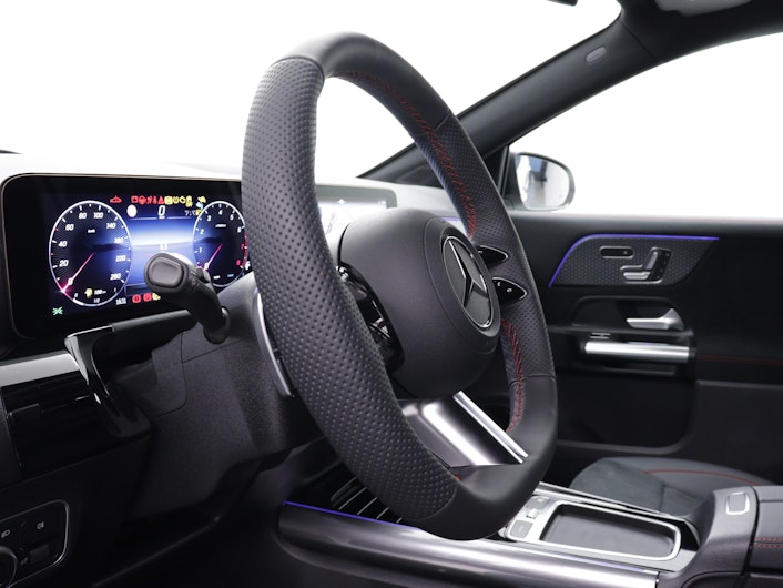 Vehicle image MERCEDES-BENZ GLA 200