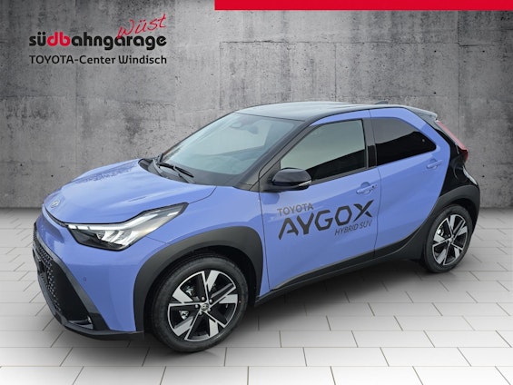 First vehicle image First vehicle image