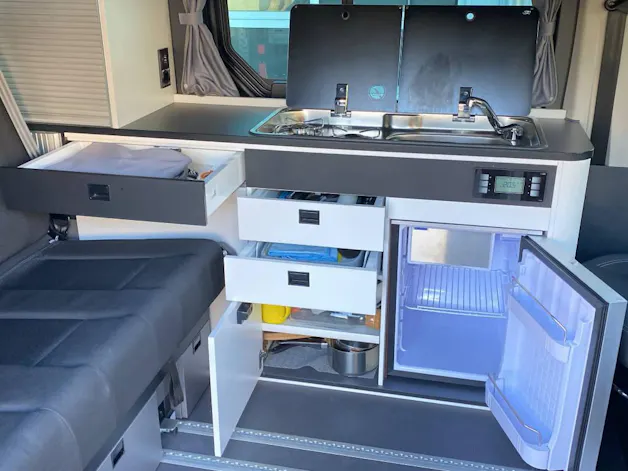 Renault Trafic Spacenomad iconic Blue dCi 170 EDC