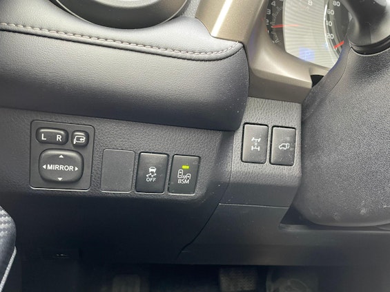 Vehicle image 13 Vehicle image 13