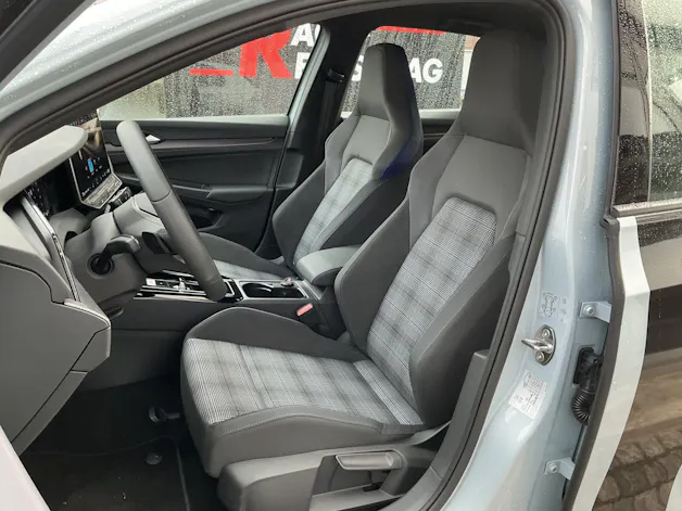 VW Golf GTE 1.5 TSI eHYBRID 272PS GTE *** CRYSTAL ICE BLUE & 140KM ELEKTRISCHE REICHWEITE ***