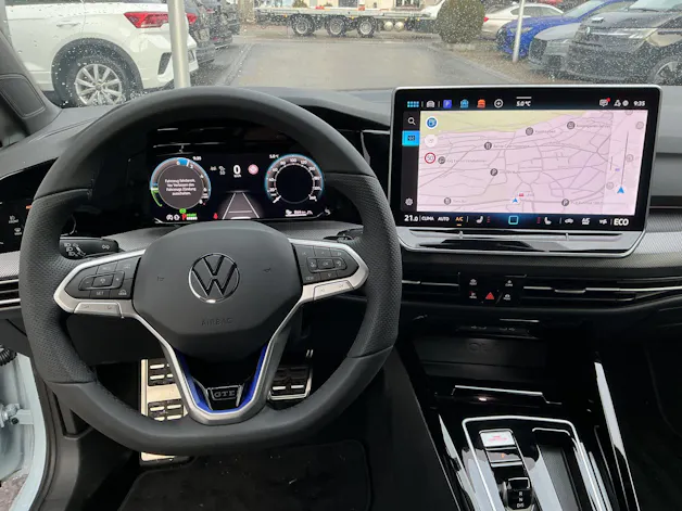 VW Golf GTE 1.5 TSI eHYBRID 272PS GTE *** CRYSTAL ICE BLUE & 140KM ELEKTRISCHE REICHWEITE ***