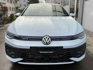 VW Golf GTE 1.5 TSI eHYBRID 272PS GTE *** CRYSTAL ICE BLUE & 140KM ELEKTRISCHE REICHWEITE ***