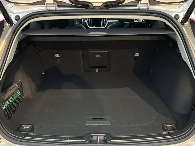 Volvo V60 B4 Benzin Mild Hybrid Ultra Dark DCT