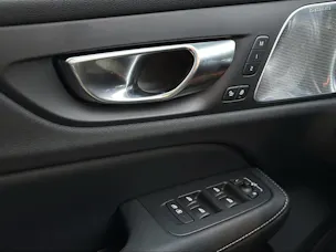 Volvo V60 B4 Benzin Mild Hybrid Ultra Dark DCT