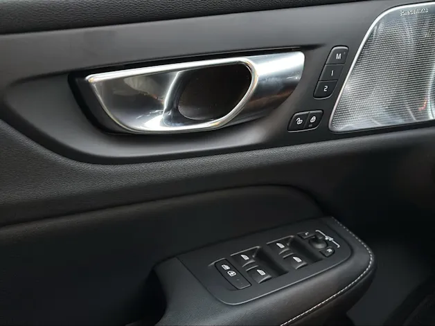Volvo V60 B4 Benzin Mild Hybrid Ultra Dark DCT