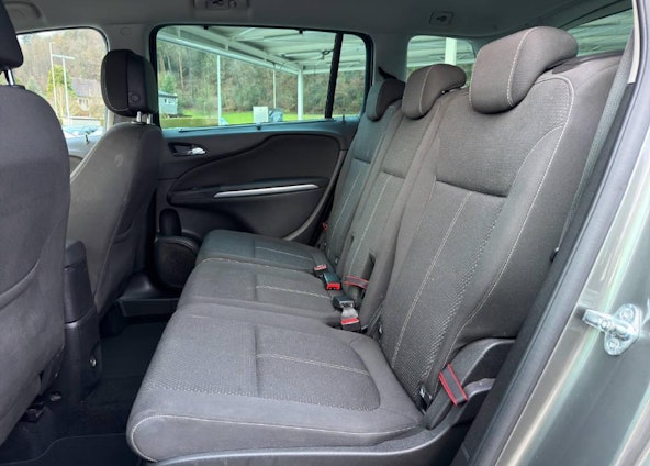 Vehicle image 8 Vehicle image 8