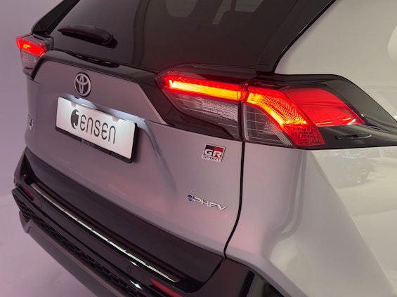 Vehicle image 16 Vehicle image 16